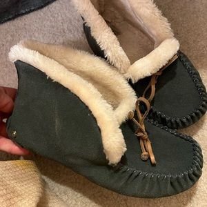 UGG slippers size 9